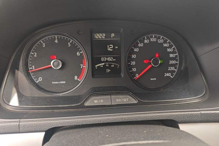 Used Volkswagen Lavida 2015 1.6L Automatic Fashion Edition Odometer Close Up