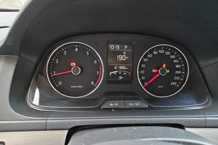 Used Volkswagen Lavida 2015 1.6L Automatic Comfort Edition Odometer Close Up
