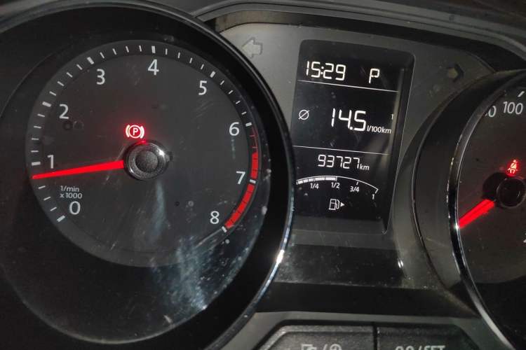 Used Volkswagen Lavida 2015 230TSI DSG Comfort Edition Odometer Close Up