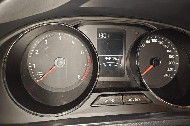 Used Volkswagen Lavida 2015 1.6L Automatic Comfort Edition Odometer Close Up