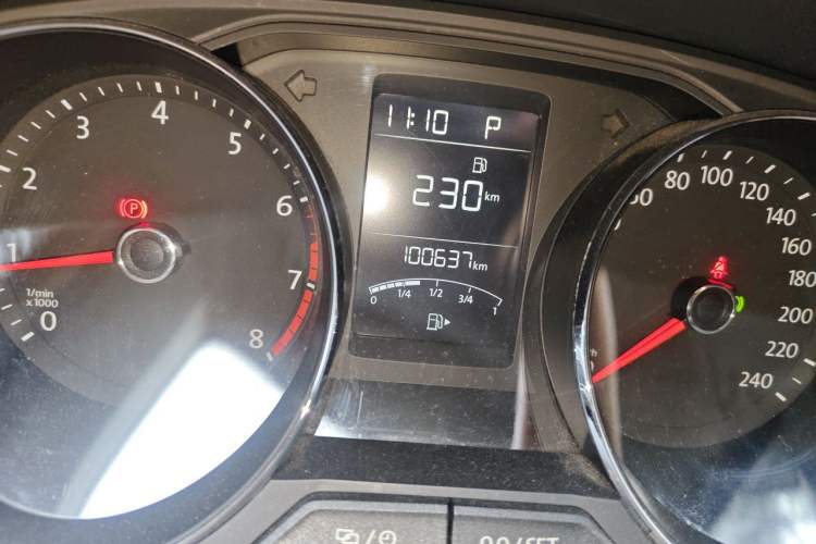 Used Volkswagen Lavida 2015 1.6L Automatic Comfort Edition Odometer Close Up