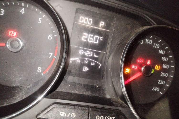 Used Volkswagen Lavida 2015 1.6L Automatic Comfort Edition Odometer Close Up