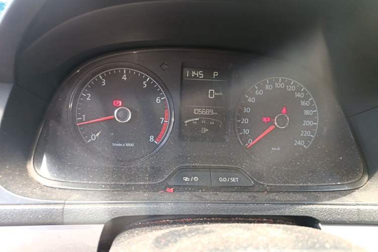 Used Volkswagen Lavida 2015 1.6L Automatic Fashion Edition Odometer Close Up