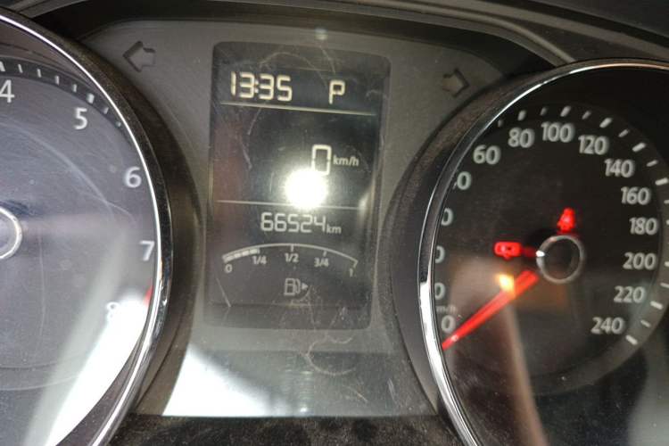 Used Volkswagen Lavida 2015 1.6L Automatic Comfort Edition Odometer Close Up