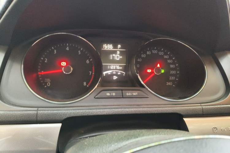 Used Volkswagen Lavida 2015 1.6L Automatic Comfort Edition Odometer Close Up