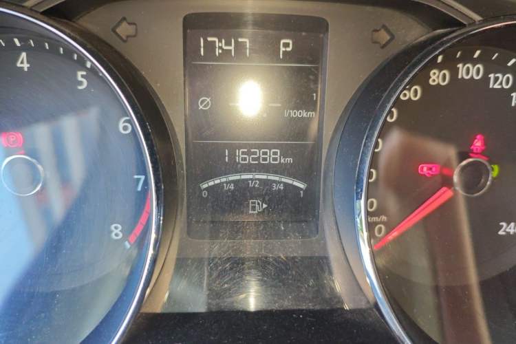 Used Volkswagen Lavida 2015 1.6L Automatic Comfort Edition Odometer Close Up