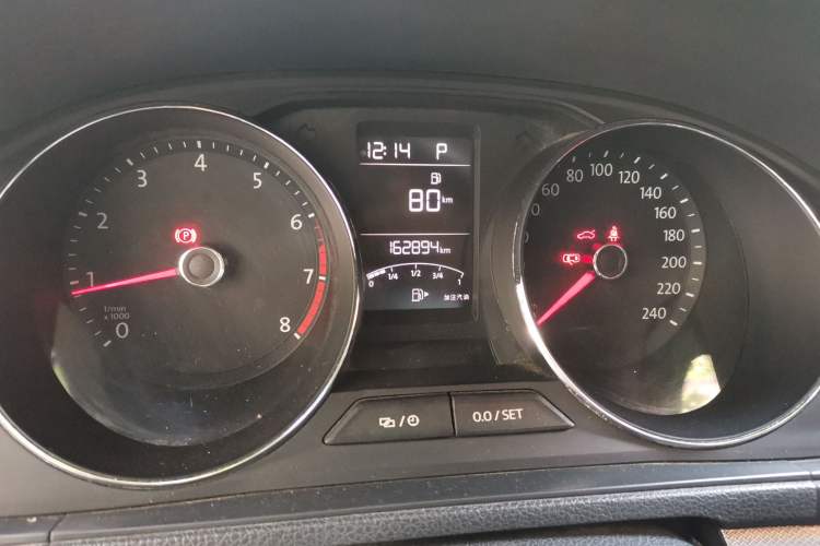 Used Volkswagen Lavida 2015 1.6L Automatic Comfort Edition Odometer Close Up