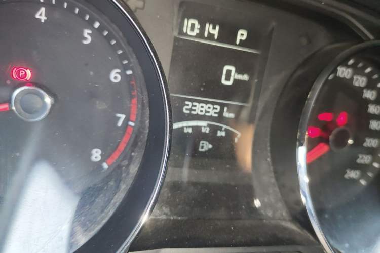 Used Volkswagen Lavida 2015 1.6L Automatic Comfort Edition Odometer Close Up