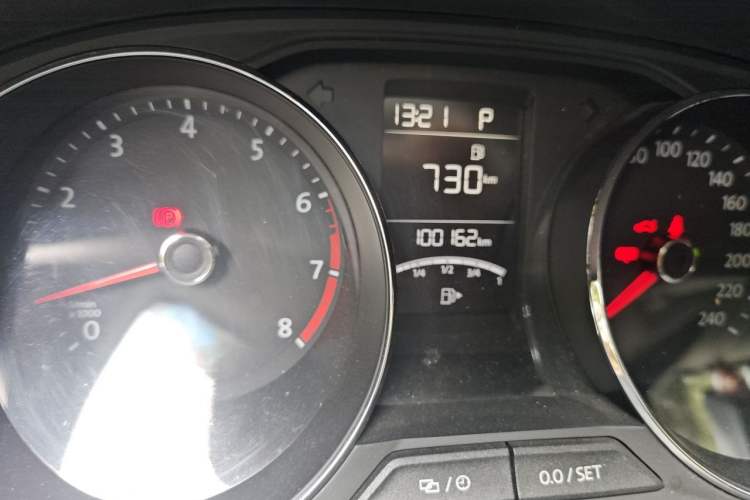Used Volkswagen Lavida 2015 1.6L Automatic Comfort Edition Odometer Close Up