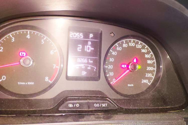 Used Volkswagen Lavida 2015 1.6L Automatic Fashion Edition Odometer Close Up