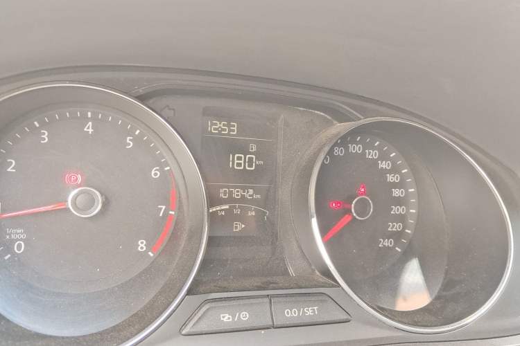 Used Volkswagen Lavida 2015 1.6L Manual Comfort Edition Odometer Close Up