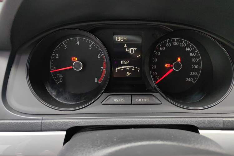 Used Volkswagen Lavida 2015 1.6L Manual Fashion Edition Odometer Close Up