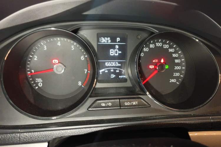 Used Volkswagen Lavida 2015 1.6L Automatic Comfort Edition Odometer Close Up
