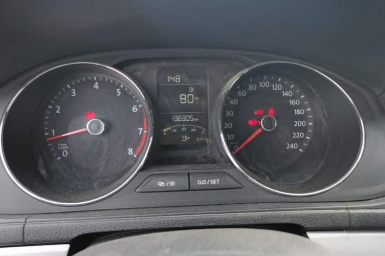Used Volkswagen Lavida 2015 1.6L Manual Comfort Edition Odometer Close Up