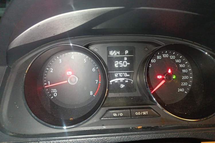 Used Volkswagen Lavida 2015 1.6L Automatic Comfort Edition Odometer Close Up