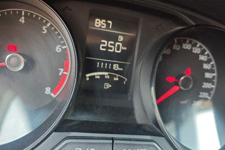 Used Volkswagen Lavida 2015 1.6L Manual Fashion Edition Odometer Close Up