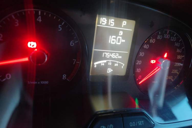 Used Volkswagen Lavida 2015 1.6L Automatic Fashion Edition Odometer Close Up