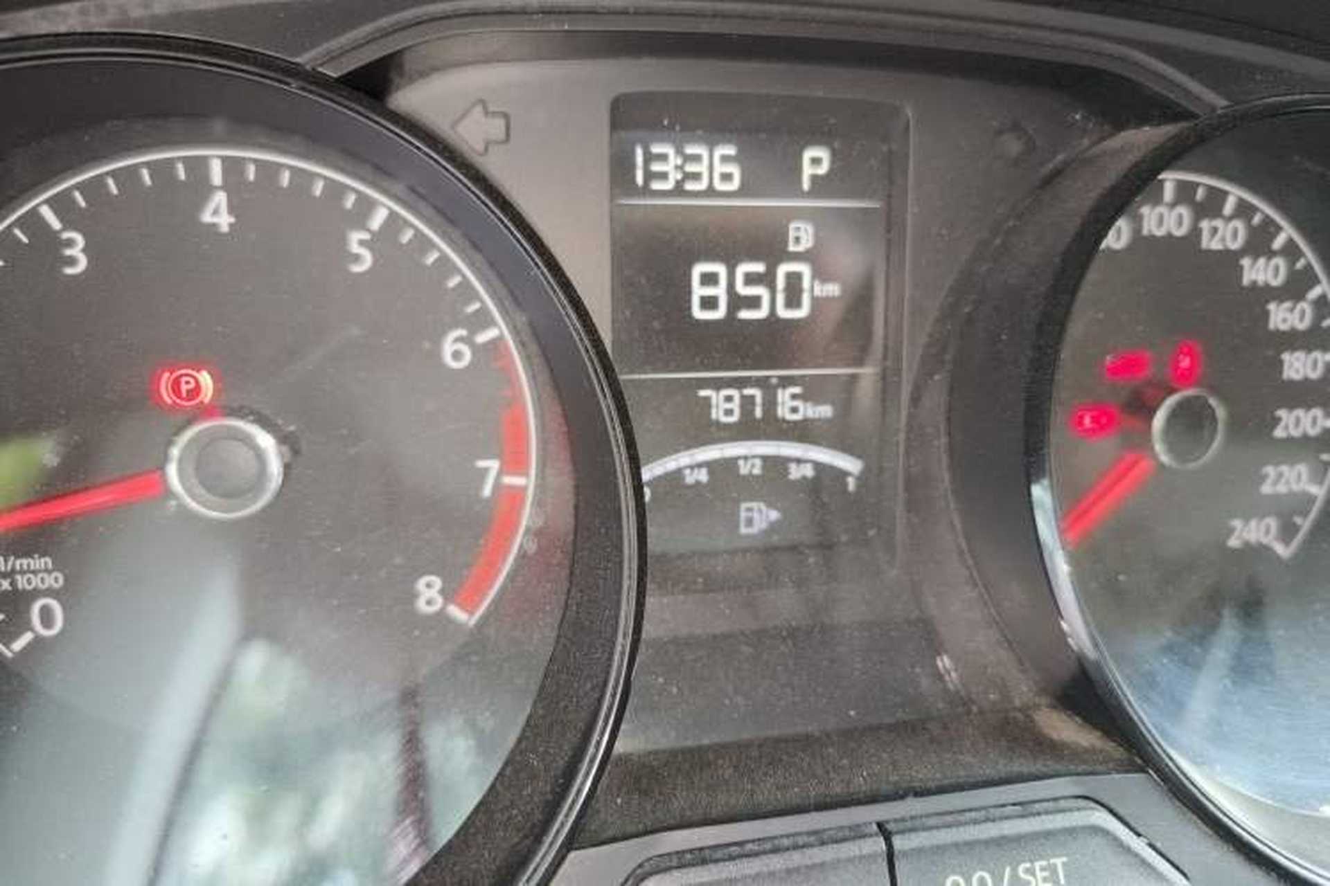 Used Volkswagen Lavida 2015 1.6L Automatic Fashion Edition Odometer Close Up