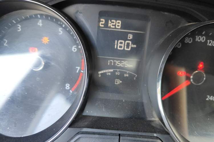 Used Volkswagen Lavida 2015 1.6L Manual Comfort Edition Odometer Close Up