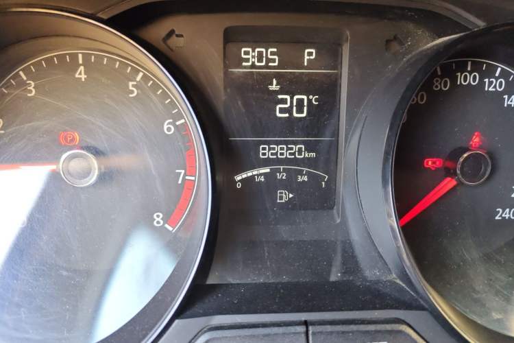 Used Volkswagen Lavida 2015 1.6L Automatic Fashion Edition Odometer Close Up