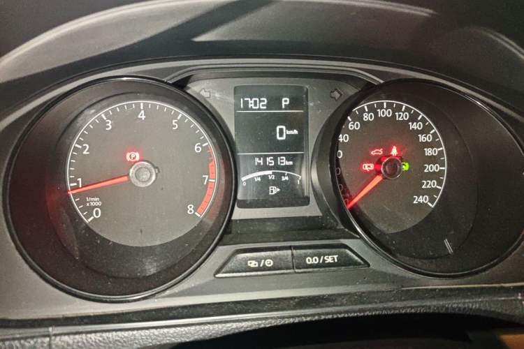Used Volkswagen Lavida 2015 1.6L Automatic Fashion Edition Odometer Close Up