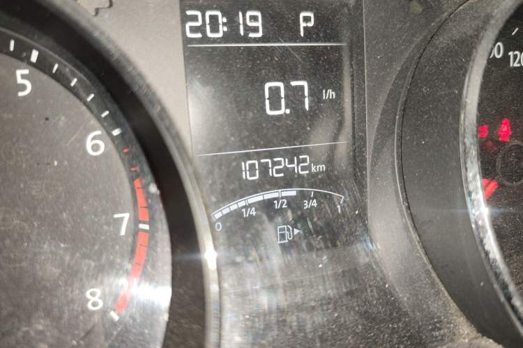 Used Volkswagen Lavida 2015 1.6L Automatic Comfort Edition Odometer Close Up