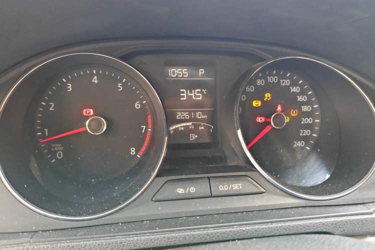 Used Volkswagen Lavida 2015 1.6L Automatic Comfort Edition Odometer Close Up