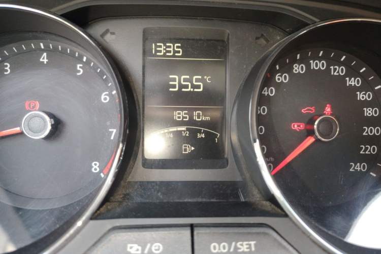 Used Volkswagen Lavida 2015 1.6L Manual Comfort Edition Odometer Close Up