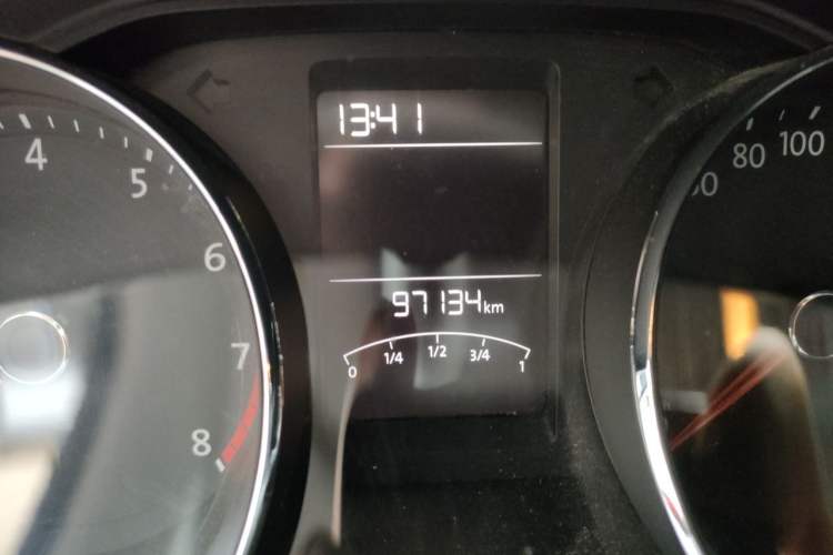 Used Volkswagen Lavida 2015 1.6L Automatic Comfort Edition Odometer Close Up