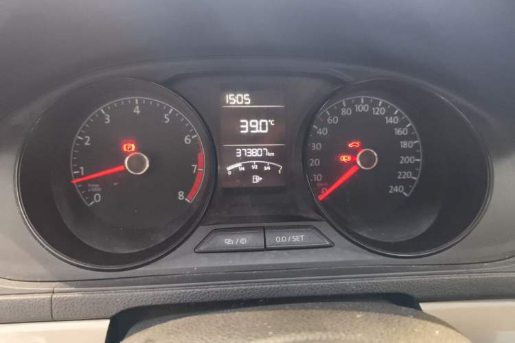 Used Volkswagen Lavida 2015 1.6L Manual Fashion Edition Odometer Close Up