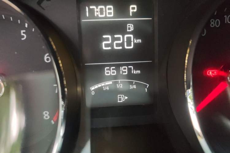 Used Volkswagen Lavida 2015 1.6L Automatic Comfort Edition Odometer Close Up