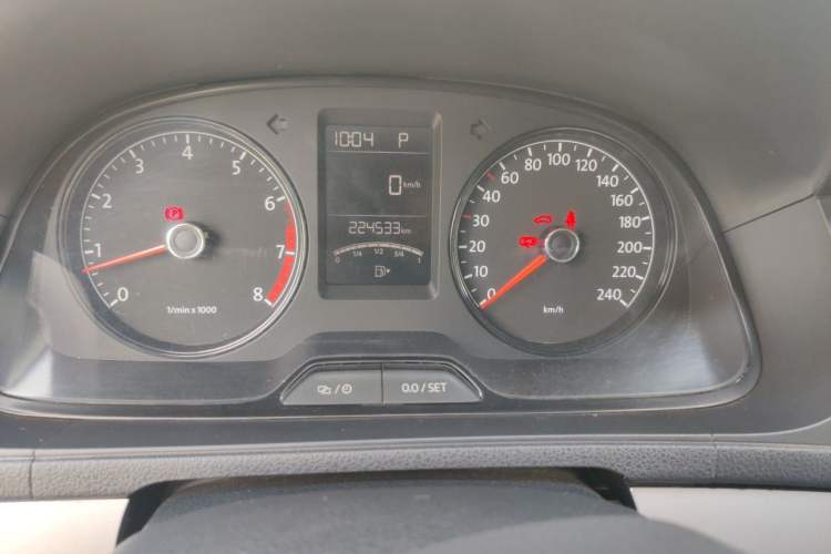 Used Volkswagen Lavida 2015 1.6L Automatic Fashion Edition Odometer Close Up