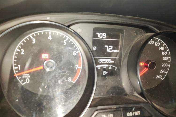 Used Volkswagen Lavida 2015 1.6L Manual Fashion Edition Odometer Close Up