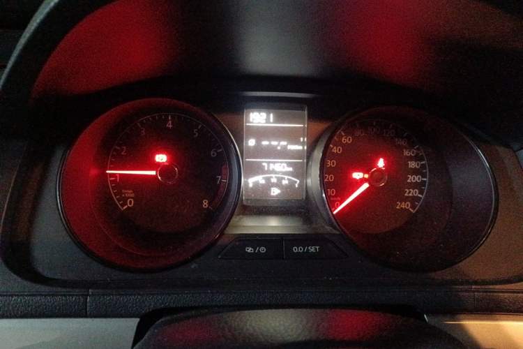 Used Volkswagen Lavida 2015 1.6L Manual Fashion Edition Odometer Close Up