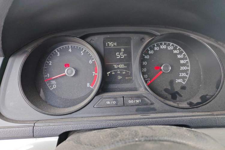 Used Volkswagen Lavida 2015 1.6L Manual Fashion Edition Odometer Close Up