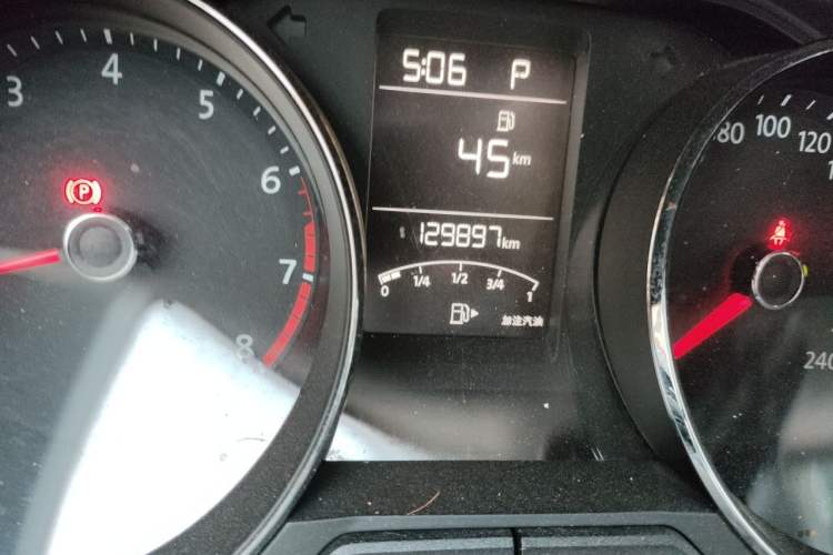 Used Volkswagen Lavida 2015 1.6L Automatic Comfort Edition Odometer Close Up