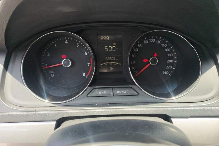 Used Volkswagen Lavida 2015 1.6L Manual Comfort Edition Odometer Close Up