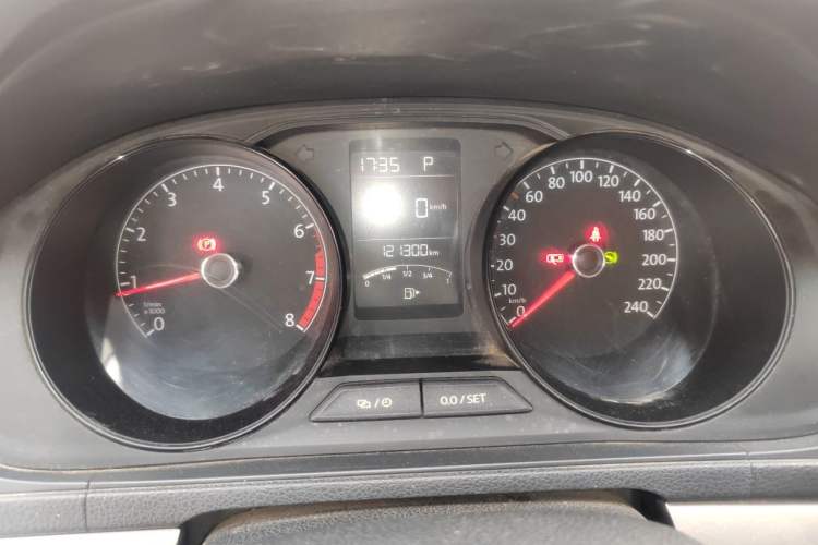 Used Volkswagen Lavida 2015 1.6L Automatic Fashion Edition Odometer Close Up