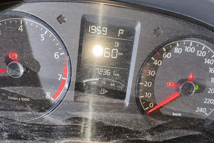 Used Volkswagen Lavida 2015 1.6L Automatic Fashion Edition Odometer Close Up