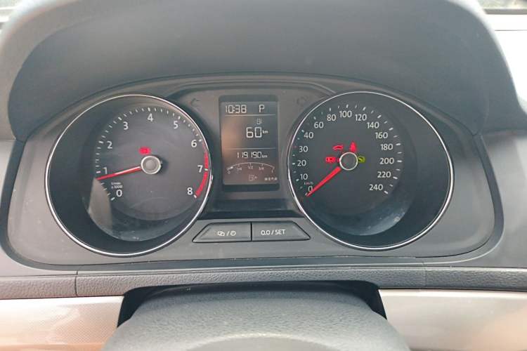 Used Volkswagen Lavida 2015 1.6L Automatic Comfort Edition Odometer Close Up