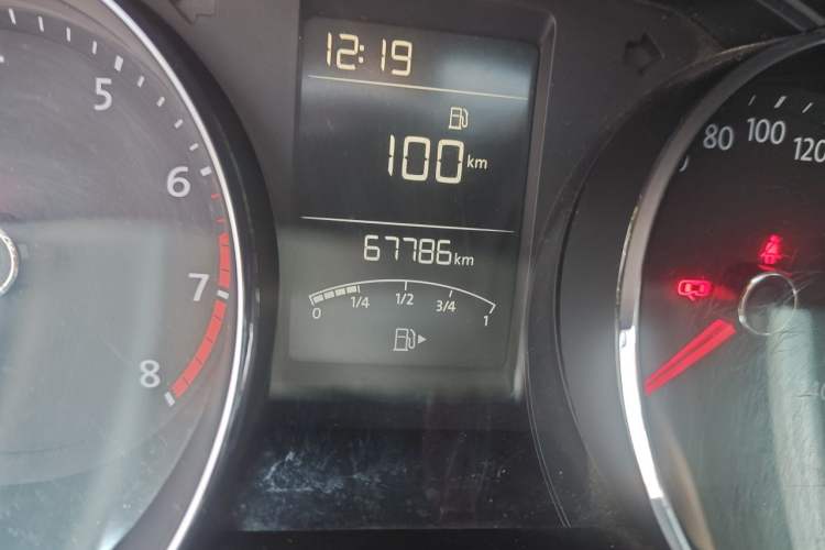 Used Volkswagen Lavida 2015 1.6L Manual Comfort Edition Odometer Close Up