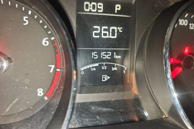 Used Volkswagen Lavida 2015 1.6L Automatic Comfort Edition Odometer Close Up