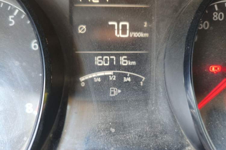 Used Volkswagen Lavida 2015 1.6L Manual Fashion Edition Odometer Close Up