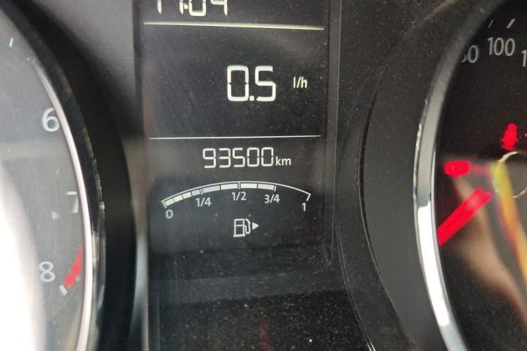 Used Volkswagen Lavida 2015 1.6L Manual Comfort Edition Odometer Close Up