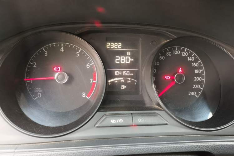Used Volkswagen Lavida 2015 1.6L Manual Fashion Edition Odometer Close Up