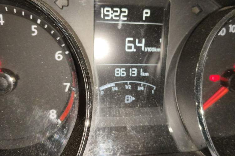 Used Volkswagen Lavida 2015 1.6L Automatic Comfort Edition Odometer Close Up