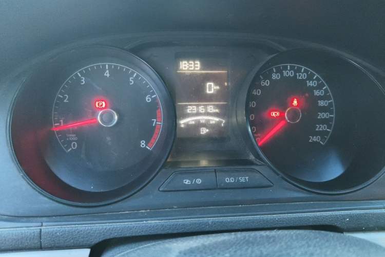 Used Volkswagen Lavida 2015 1.6L Manual Fashion Edition Odometer Close Up