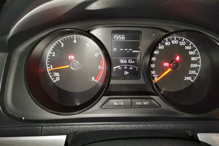 Used Volkswagen Lavida 2015 1.6L Manual Fashion Edition Odometer Close Up