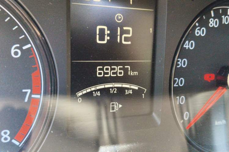 Used Volkswagen Lavida 2015 1.6L Automatic Fashion Edition Odometer Close Up
