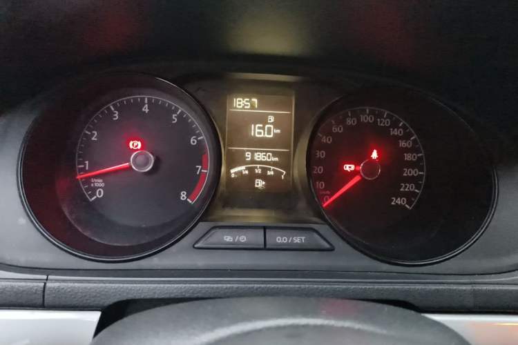 Used Volkswagen Lavida 2015 1.6L Manual Fashion Edition Odometer Close Up